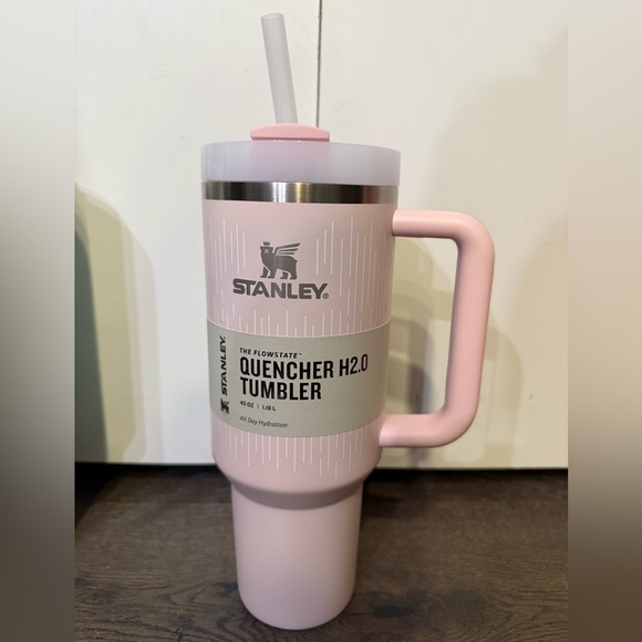 NEW Stanley Flowstate Quencher H2.0 Tumbler in Soft Pink 40oz - Picture 1 of 3